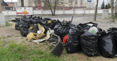 Zebrane odpady z działki przy ul. Głównej
