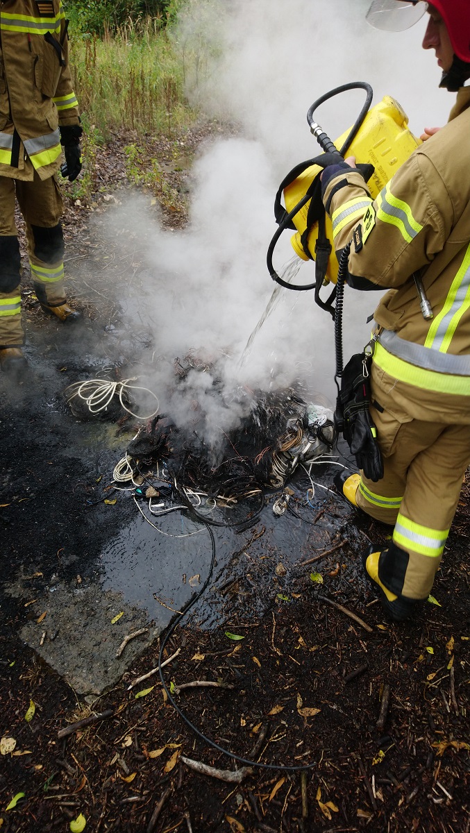 Wilda - strażacy dogaszają wypalane kable - grafika artykułu