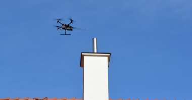 Dron bada jakość powietrza w mieście