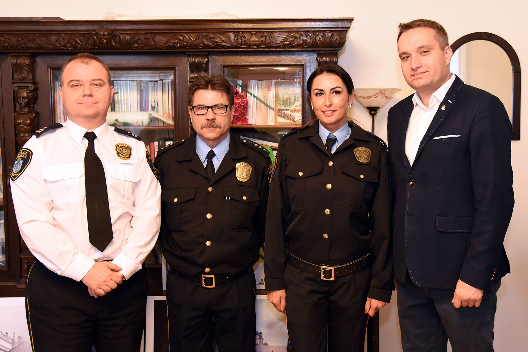 Zastępca prezydenta Poznania, Mariusz Wiśniewski podziękował strażnikom miejskim z referatu Północ - grafika artykułu