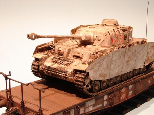 Model czołgu wykonany przez młodzież z klubu Hercules III