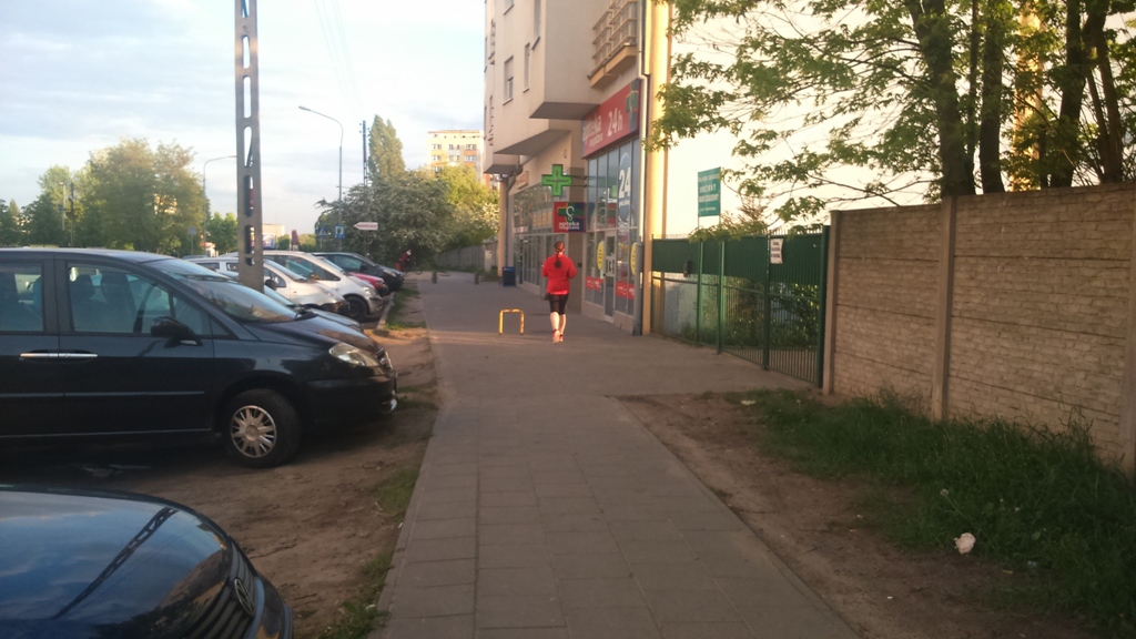 Chodnik przy ul. Piątkowskiej przed interwencją strażników - grafika artykułu