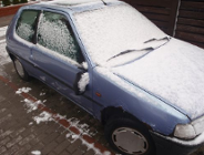 Wrak na osiedlowym parkingu